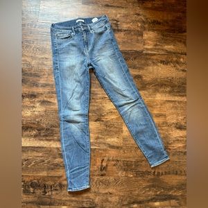 Good American Good Legs Skinny Jeans